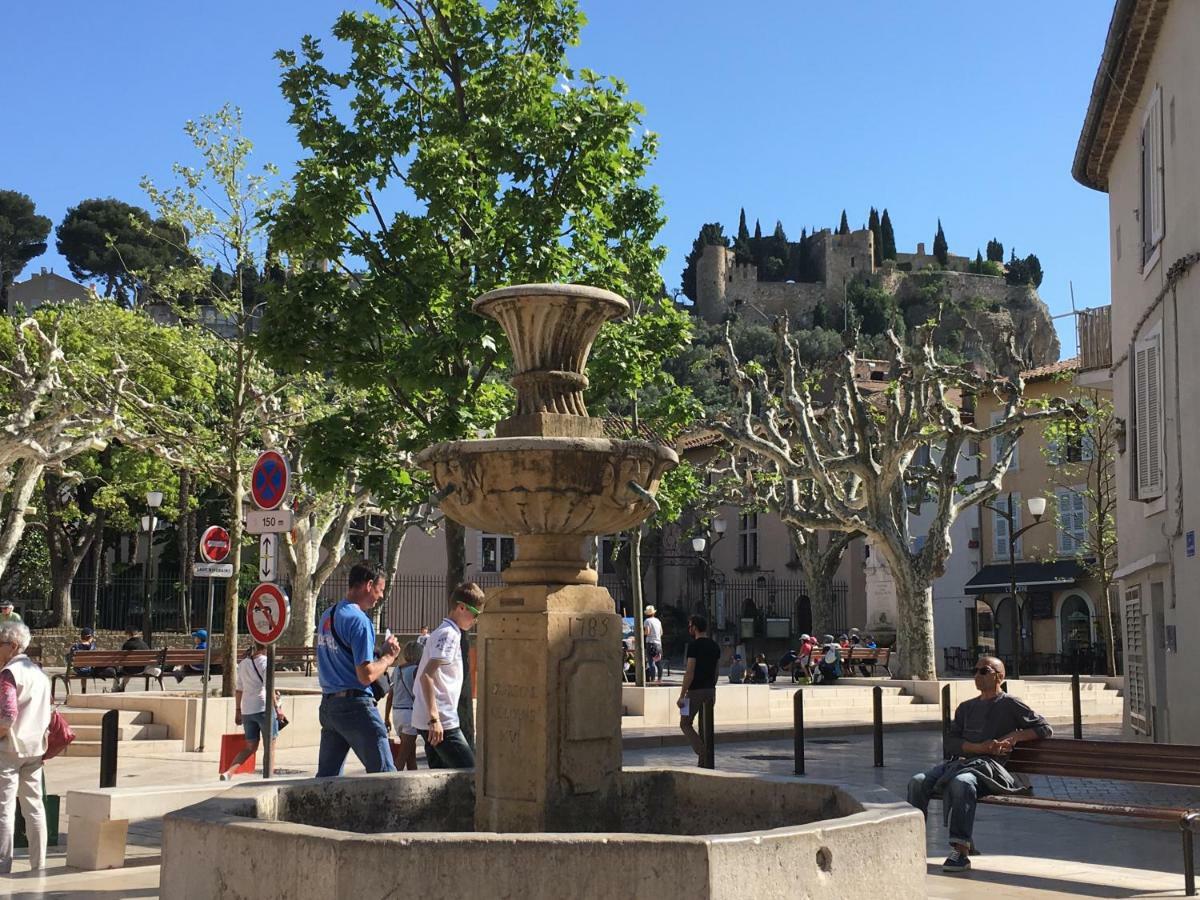 Large Private Garden, Quiet 2-Bedroom Apartment, Air Conditioning, Wifi, Parking Cassis Exteriér fotografie